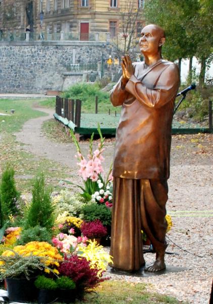 Sri Chinmoy Statue Prague